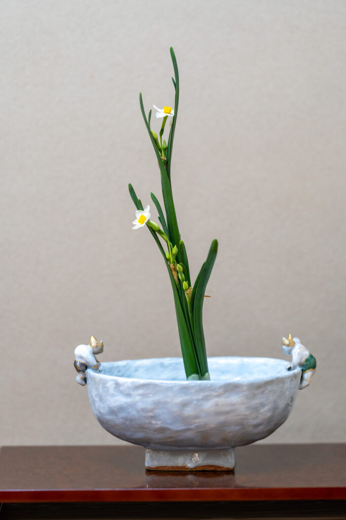 生木の花器 ＜カシ（鉄媒染）＞（K2108） ｜ つくり手 木もの